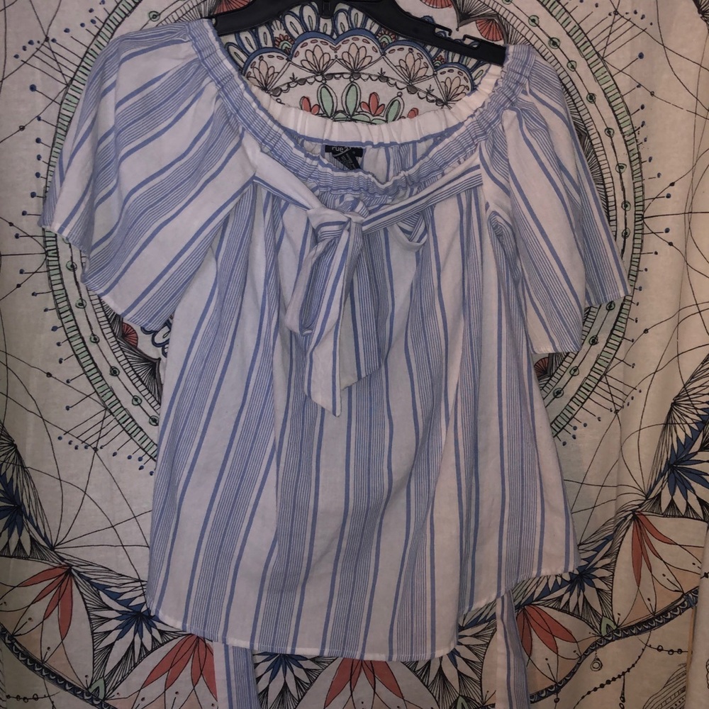 2/$12🦋 Off the Shoulder Blouse